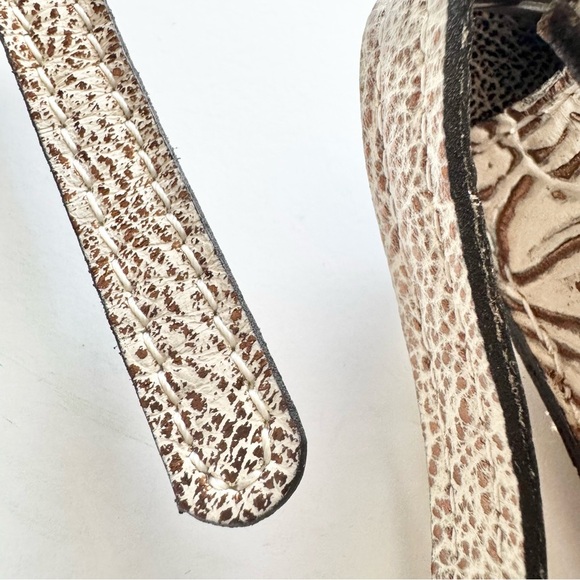 Patricia Nash Metallic Forest Tooled Collection Appricale Leather Crossbody Bag - Picture 7 of 16